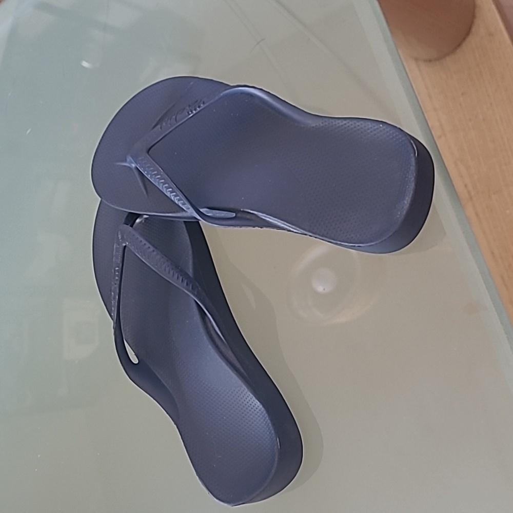 Archies flip flops size 6